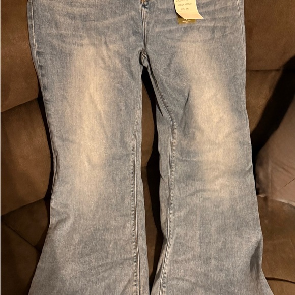 Women’s 2XL Risen Los Angeles Denim Jeans Non-Distressed Color: Medium Wash - Picture 4 of 4